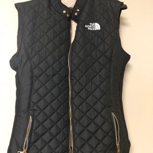 Black furry THE NORTH FACE vest